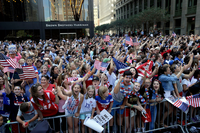 Illustration for article titled Scenes From The USWNT's Victory Parade